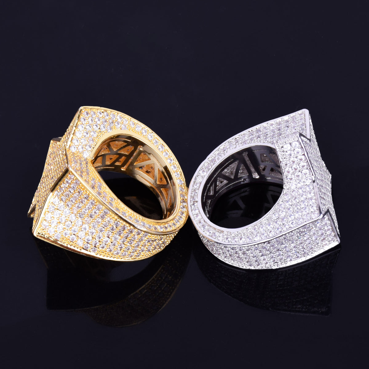 Iced out Star Ring - RIGHTOUTFIT