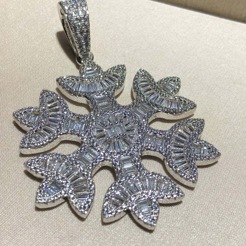 Snowflake pendant - RIGHTOUTFIT