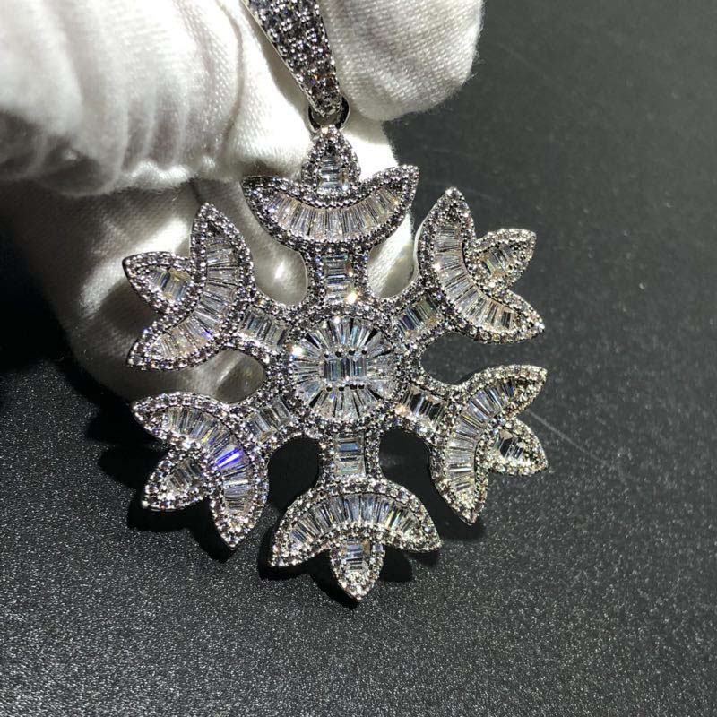 Snowflake pendant - RIGHTOUTFIT