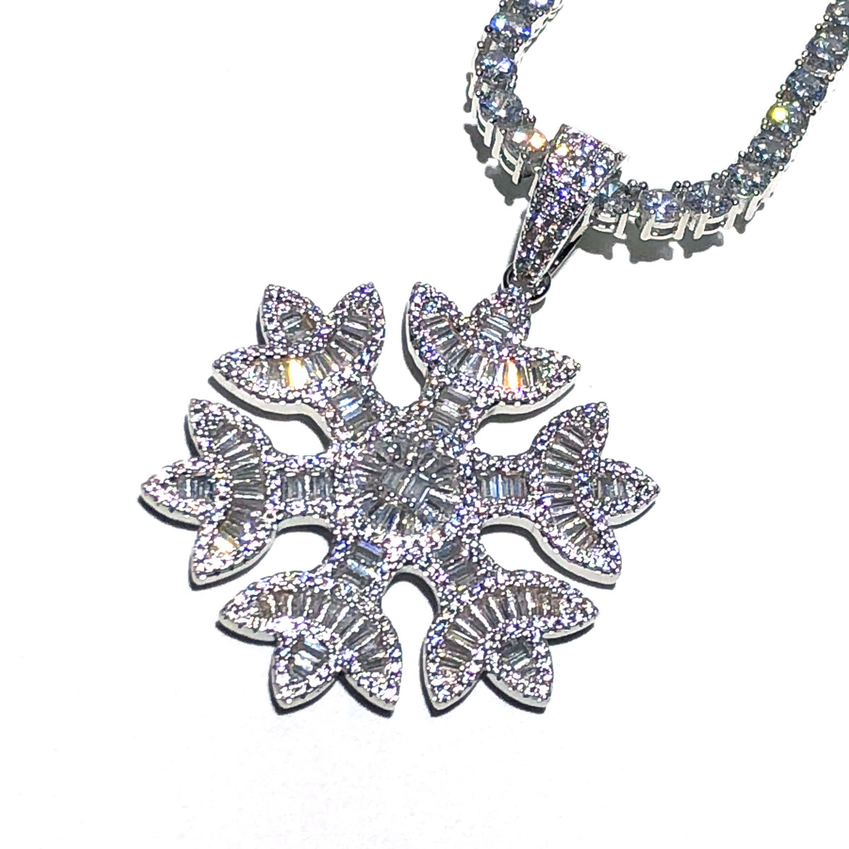 Snowflake pendant - RIGHTOUTFIT
