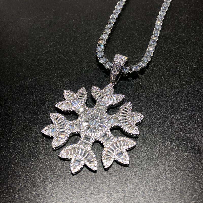 Snowflake pendant - RIGHTOUTFIT